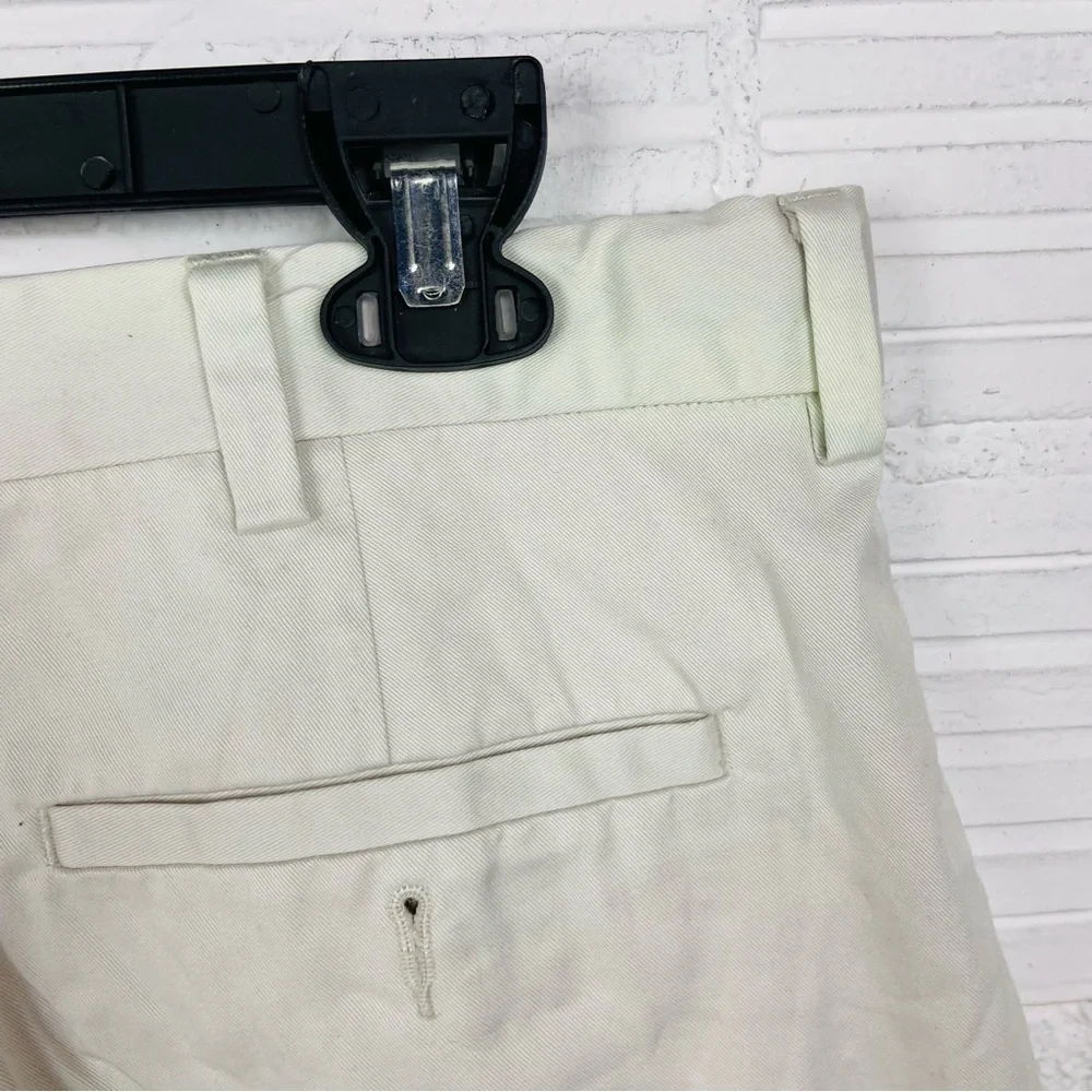 Haggar Men's cream cotton Flat Front Shorts size 34